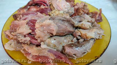 Колбаса из копченой и сырой рульки в пластиковой бутылке