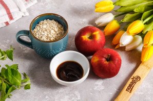 Салат красоты из овсяных хлопьев и яблока