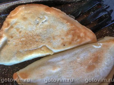 Чебуреки со свининой (тесто на газированной воде)