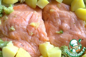 Лосось с овощами