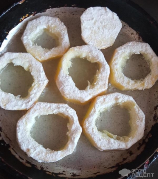 Рецепт: Кабачки жареные с яйцом - панированные в муке