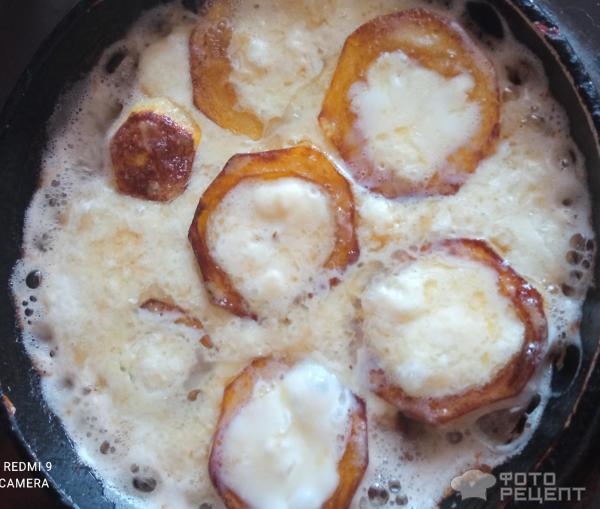 Рецепт: Кабачки жареные с яйцом - панированные в муке