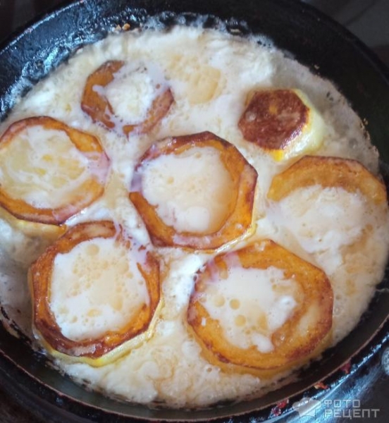 Рецепт: Кабачки жареные с яйцом - панированные в муке