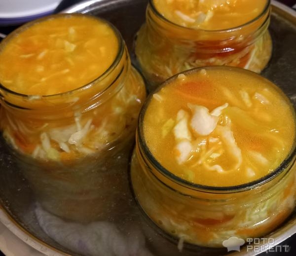 Рецепт: Капустный салат на зиму - Очень хрустящий капустный салат на зиму в банках со стерилизацией. Без варки.