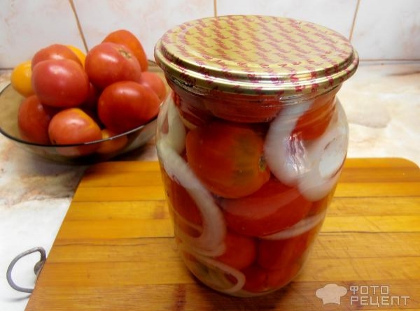 Рецепт: Консервированные помидоры - с луком
