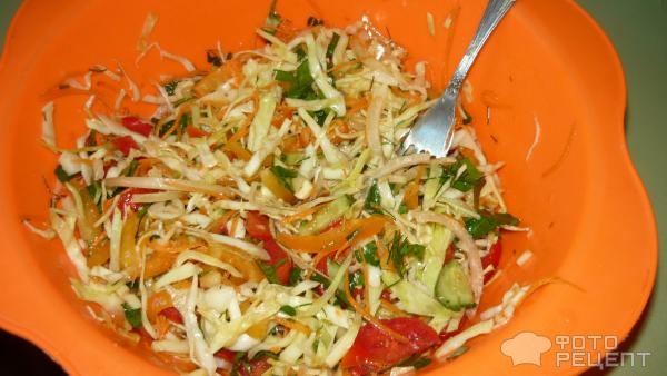 Рецепт: Овощной салат с капустой "Красавица" - Простой и нарядный