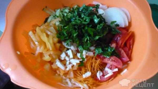 Рецепт: Овощной салат с капустой "Красавица" - Простой и нарядный