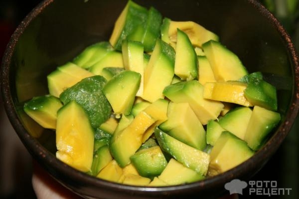 Рецепт: Салат "Авокадо" - с помидорами и луком