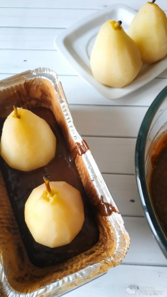 Рецепт: Шоколадный кекс с грушами - как сделать из обычного кекса праздничный