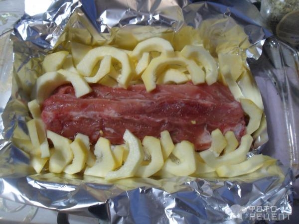 Рецепт: Свиные ребрышки с овощами запеченные в фольге - в фольге, с кабачком, лучком и брокколи