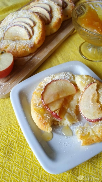 Рецепт: Сырники сладкие - без муки с яблоками