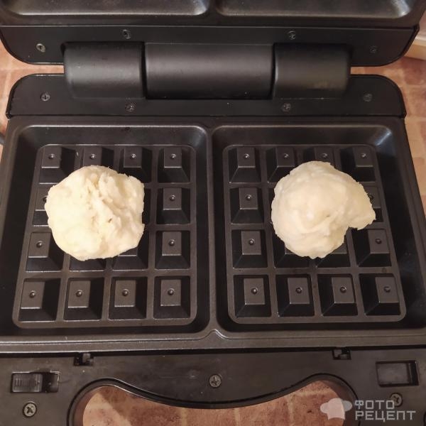 Рецепт: Сырное печенье - В вафельнице, с творогом