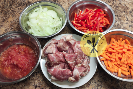 Свинина в томатной подливе