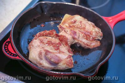 Отбивная из свинины с грибами, запеченная в тесте Отбивная из свинины с грибами, запеченная в тесте