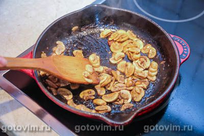 Отбивная из свинины с грибами, запеченная в тесте Отбивная из свинины с грибами, запеченная в тесте