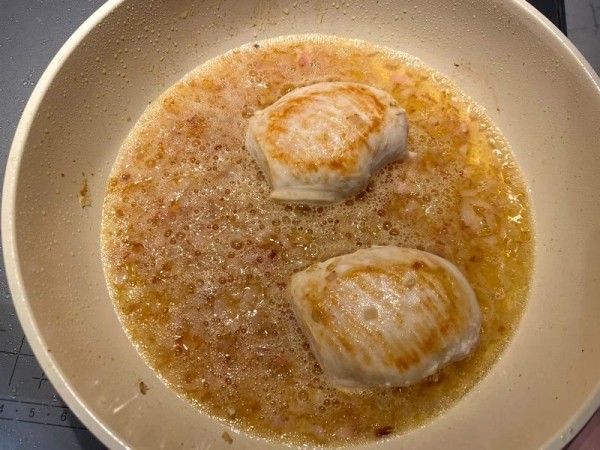 
Курица с гречкой в сковороде &mdash; рецепт приготовления в домашних условиях	