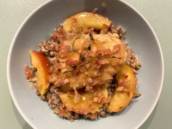 
Курица с гречкой в сковороде &mdash; рецепт приготовления в домашних условиях	