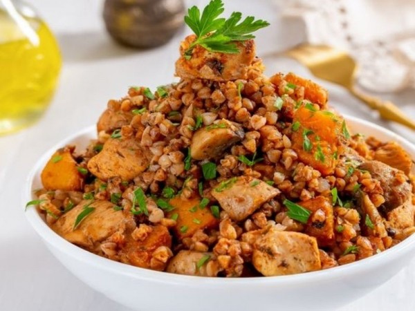 
Курица с гречкой в сковороде &mdash; рецепт приготовления в домашних условиях	