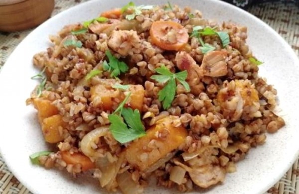 
Курица с гречкой в сковороде &mdash; рецепт приготовления в домашних условиях	