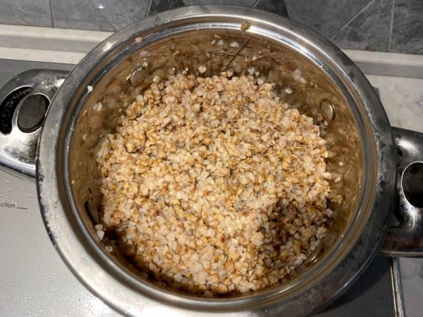 
Курица с гречкой в сковороде &mdash; рецепт приготовления в домашних условиях	