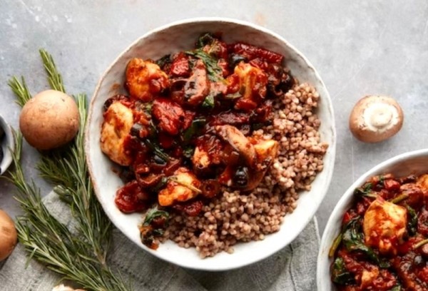 
Курица с гречкой в сковороде &mdash; рецепт приготовления в домашних условиях	