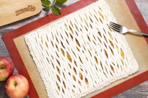 Слоеный пирог с яблоками