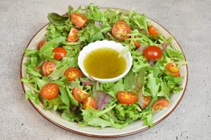 Теплый салат с тунцом