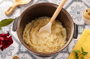 Кукурузная каша на молоке в мультиварке