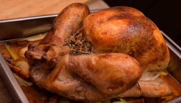 
			Индейка в духовке целиком &mdash; 5 рецептов приготовления сочной и мягкой индейки		