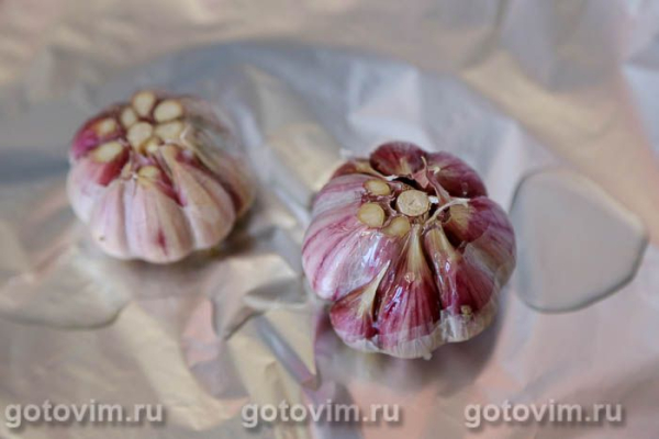 Хумус с печеным чесноком