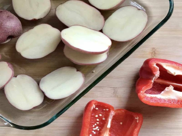 
			Картофель по-деревенски в домашних условиях. Как приготовить вкусную домашнюю картошку		