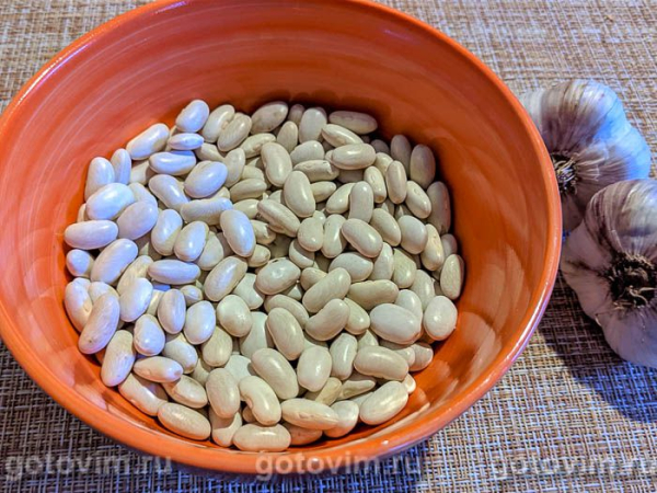 Паштет из фасоли с чесноком и жареным луком