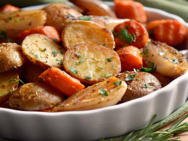 
			Картофель по-деревенски в домашних условиях. Как приготовить вкусную домашнюю картошку		