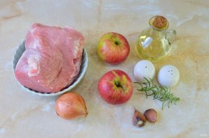 Свинина с яблоками в духовке