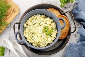 Салат из сыра с чесноком Салат из сыра с чесноком