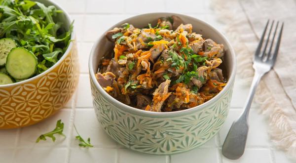 Куриные желудки, тушенные с луком, пошаговый рецепт с фото на 292 ккал