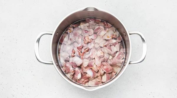 Куриные желудки, тушенные с луком, пошаговый рецепт с фото на 292 ккал