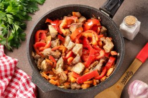 Гуляш с болгарским перцем