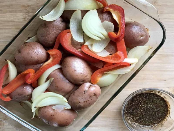 
			Картофель по-деревенски в домашних условиях. Как приготовить вкусную домашнюю картошку		