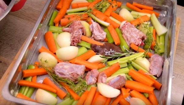 
			Индейка в духовке целиком &mdash; 5 рецептов приготовления сочной и мягкой индейки		