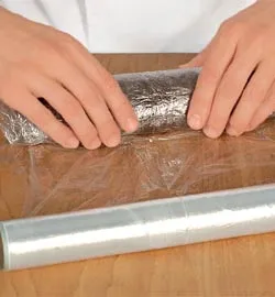 Шоколадная колбаса с грецкими орехами и коньяком, пошаговый рецепт с фото на 396 ккал