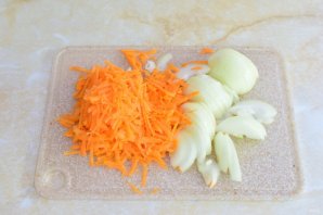 Салат с курицей и опятами