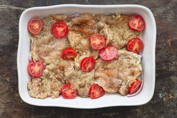 
			Курица в духовке запечённая кусочками &mdash; 6 быстрых и вкусных рецептов приготовления по-итальянски		