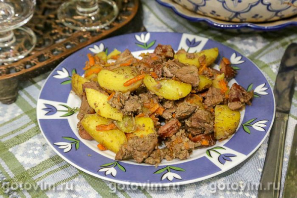 Поджарка из куриной печени с копчёными колбасками в мультиварке Поджарка из куриной печени с копчёными колбасками в мультиварке