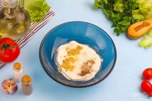 Салат с кальмаром, огурцом и яблоком