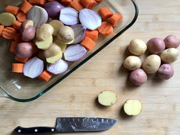 
			Картофель по-деревенски в домашних условиях. Как приготовить вкусную домашнюю картошку		