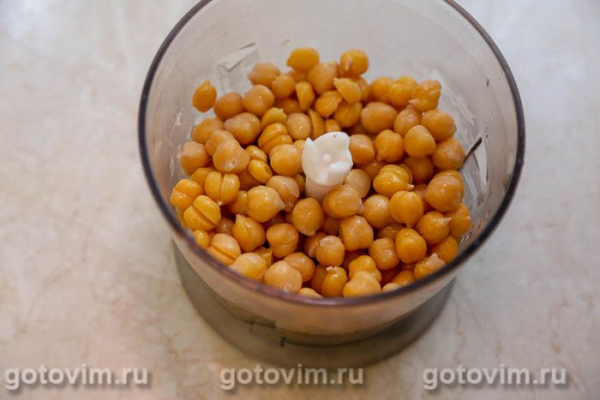 Хумус с печеным чесноком