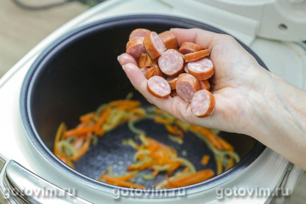 Поджарка из куриной печени с копчёными колбасками в мультиварке Поджарка из куриной печени с копчёными колбасками в мультиварке