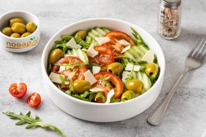 Салат с сыром и оливками Салат с сыром и оливками