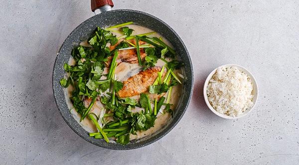 Филе индейки в кокосовом соусе на сковороде, пошаговый рецепт с фото на 352 ккал